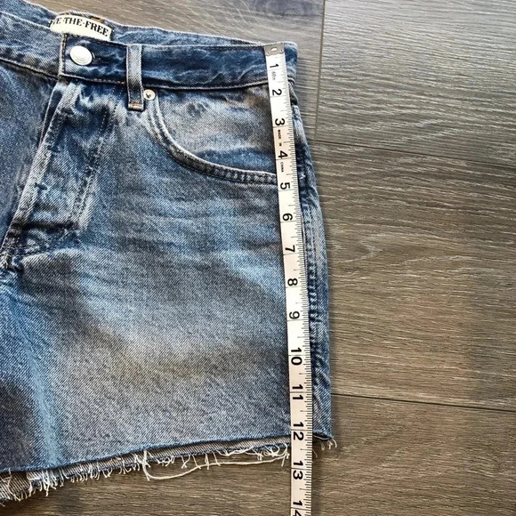 Free People We The Free Ivy Mid Rise Denim Jean Short Size 25 - Picture 11 of 14